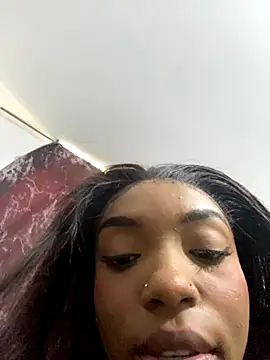 Snapshot of CahitlinBell chatting on 10/19/25, 01:56 CahitlinBell online show from 10/19/25, 01:56