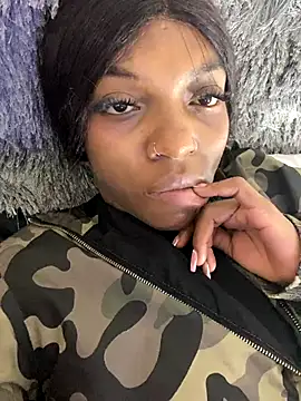 Snapshot of CahitlinBell chatting on 12/05/25, 09:40 CahitlinBell online show from 12/05/25, 09:40