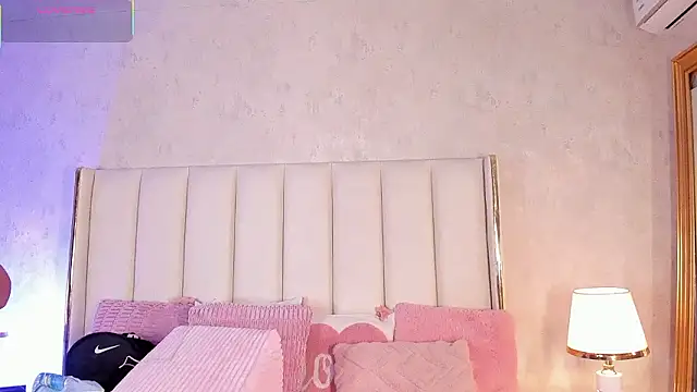 Snapshot of CahitlinBell chatting on 02/07/26, 06:28 CahitlinBell online show from 02/07/26, 06:28