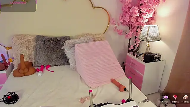 Snapshot of CahitlinBell chatting on 02/12/26, 07:36 CahitlinBell online show from 02/12/26, 07:36