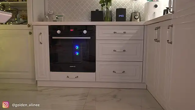 Snapshot of Golden_Aline chatting on 12/16/24, 07:43 Golden Aline online show from 12/16/24, 07:43