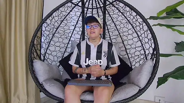 alex noa online show from 10/17/25, 05:26