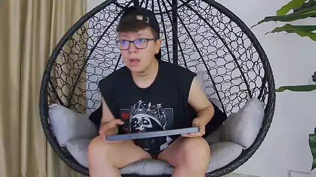 alex noa online show from 10/28/25, 07:16