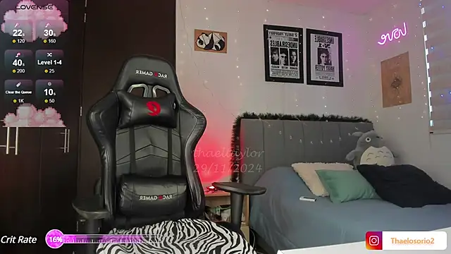 Snapshot of _thaeltaylor chatting on 12/05/24, 04:55  thaeltaylor online show from 12/05/24, 04:55