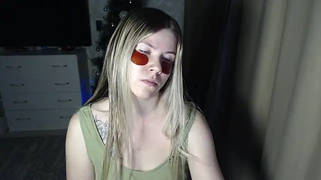 Snapshot of MelissaXKinky chatting on 12/22/24, 06:15 MelissaXKinky online show from 12/22/24, 06:15