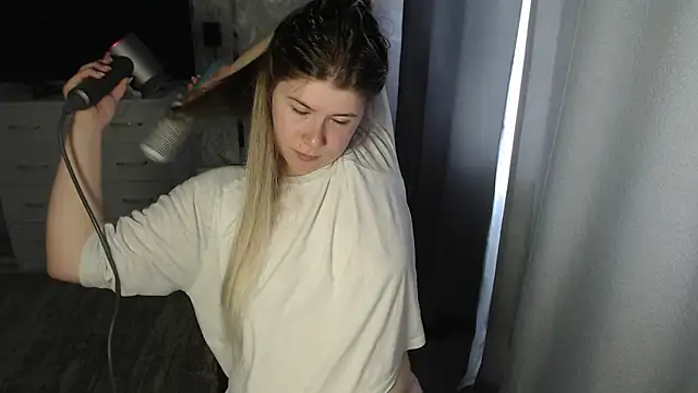 Snapshot of MelissaXKinky chatting on 03/18/25, 09:42 MelissaXKinky online show from 03/18/25, 09:42