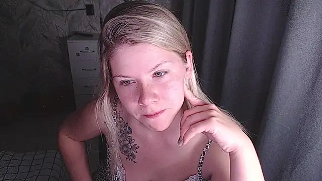 Snapshot of MelissaXKinky chatting on 10/20/25, 06:41 MelissaXKinky online show from 10/20/25, 06:41