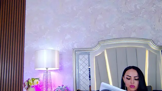 Issadorra online show from 02/16/25, 05:59