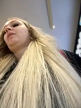 Snapshot of Teya_moon_ chatting on 12/02/24, 11:12 Teya moon  online show from 12/02/24, 11:12