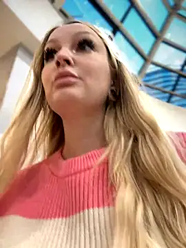 Snapshot of Teya_moon_ chatting on 12/03/24, 01:43 Teya moon  online show from 12/03/24, 01:43