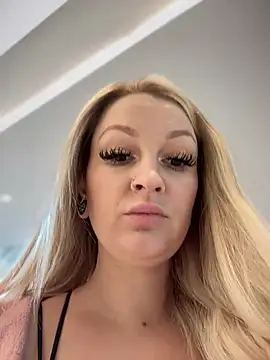 Snapshot of Teya_moon_ chatting on 12/11/24, 11:51 Teya moon  online show from 12/11/24, 11:51