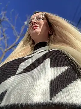 Snapshot of Teya_moon_ chatting on 01/03/25, 11:14 Teya moon  online show from 01/03/25, 11:14