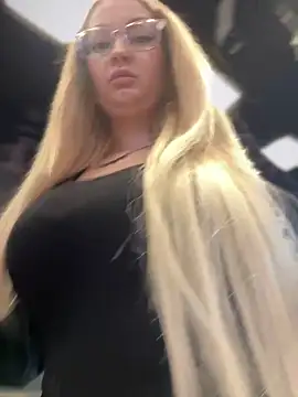 Snapshot of Teya_moon_ chatting on 01/13/25, 12:02 Teya moon  online show from 01/13/25, 12:02