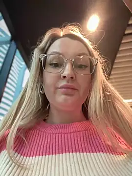 Snapshot of Teya_moon_ chatting on 01/15/25, 11:10 Teya moon  online show from 01/15/25, 11:10