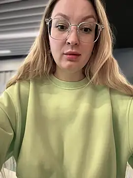 Snapshot of Teya_moon_ chatting on 01/20/25, 11:35 Teya moon  online show from 01/20/25, 11:35