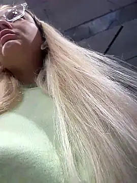 Snapshot of Teya_moon_ chatting on 02/13/25, 10:34 Teya moon  online show from 02/13/25, 10:34