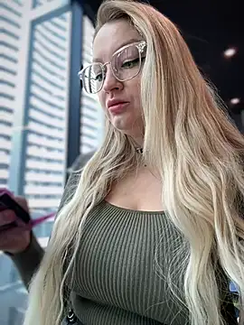 Snapshot of Teya_moon_ chatting on 02/16/25, 11:38 Teya moon  online show from 02/16/25, 11:38