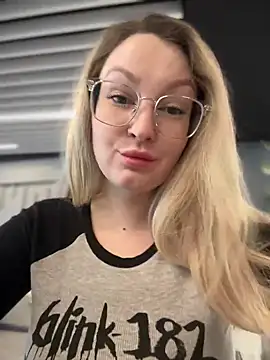 Snapshot of Teya_moon_ chatting on 02/20/25, 11:31 Teya moon  online show from 02/20/25, 11:31