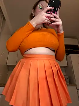 Snapshot of Teya_moon_ chatting on 10/28/25, 07:27 Teya moon  online show from 10/28/25, 07:27