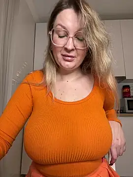 Teya moon  online show from 11/02/25, 07:16