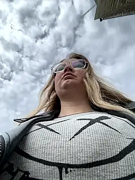 Teya moon  online show from 04/21/26, 12:33