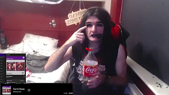 Snapshot of Rocker_Assassin66630 chatting on 12/19/25, 12:50 Rocker Assassin66630 online show from 12/19/25, 12:50