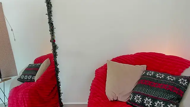 Snapshot of SofiMeza chatting on 12/17/25, 04:46 SofiMeza online show from 12/17/25, 04:46