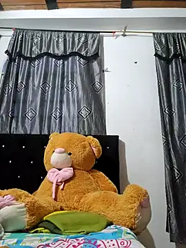 Snapshot of Sofia_Queen17 chatting on 01/05/25, 11:15 Sofia Queen17 online show from 01/05/25, 11:15