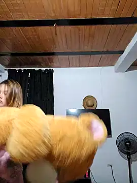 Snapshot of Sofia_Queen17 chatting on 01/16/25, 10:32 Sofia Queen17 online show from 01/16/25, 10:32