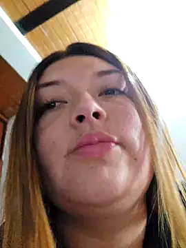 Snapshot of Sofia_Queen17 chatting on 02/16/25, 01:38 Sofia Queen17 online show from 02/16/25, 01:38