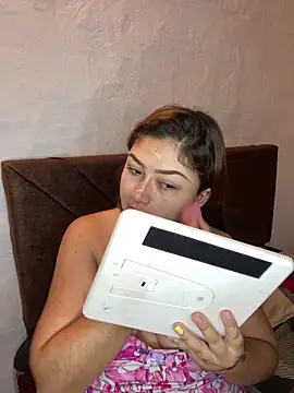 Snapshot of Sofia_Queen17 chatting on 09/10/25, 10:37 Sofia Queen17 online show from 09/10/25, 10:37