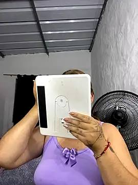 Snapshot of Sofia_Queen17 chatting on 10/01/25, 10:43 Sofia Queen17 online show from 10/01/25, 10:43