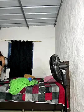 Snapshot of Sofia_Queen17 chatting on 10/10/25, 10:47 Sofia Queen17 online show from 10/10/25, 10:47