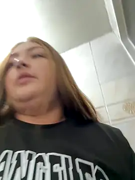 Snapshot of Sofia_Queen17 chatting on 10/25/25, 01:02 Sofia Queen17 online show from 10/25/25, 01:02