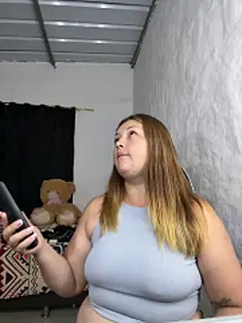 Snapshot of Sofia_Queen17 chatting on 10/31/25, 12:55 Sofia Queen17 online show from 10/31/25, 12:55