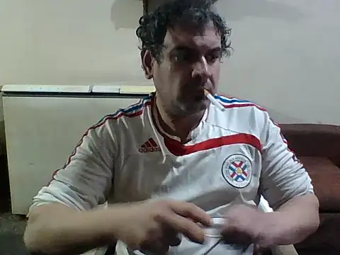 Snapshot of Rodrigo_happy chatting on 12/18/25, 02:06 Rodrigo happy online show from 12/18/25, 02:06
