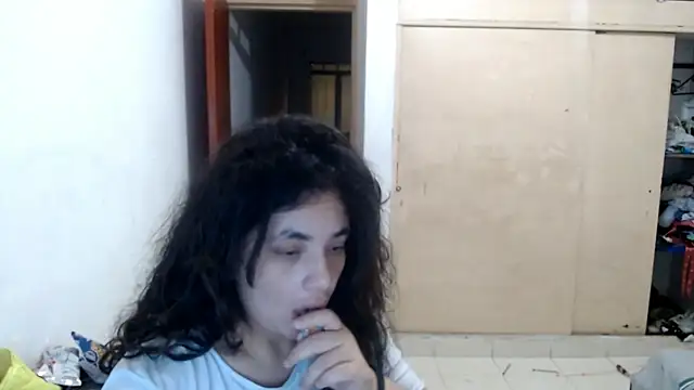 Snapshot of ladydeathz chatting on 01/14/25, 02:40 ladydeathz online show from 01/14/25, 02:40