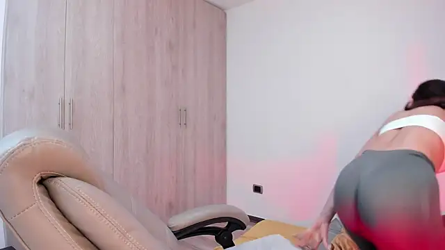  miamadison online show from 10/31/25, 02:23