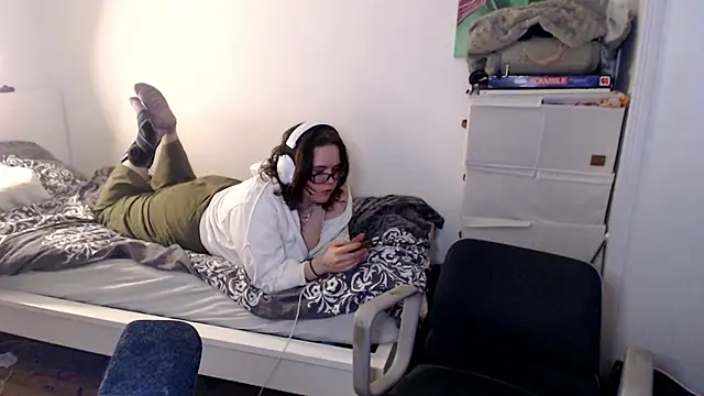 Snapshot of playvalorantwithmenow chatting on 03/12/26, 07:31 playvalorantwithmenow online show from 03/12/26, 07:31