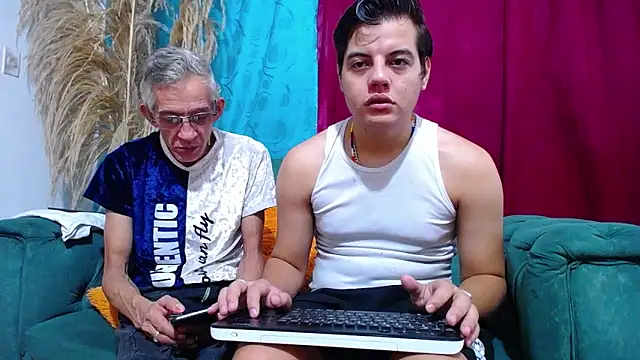 Snapshot of Leon_hot_X chatting on 01/12/25, 01:48 Leon hot X online show from 01/12/25, 01:48