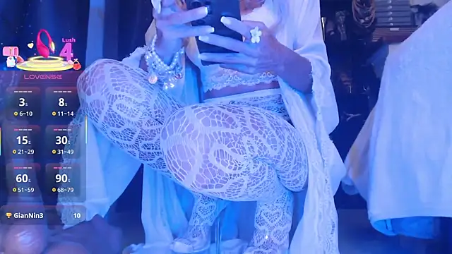 LaraReinaDelSol online show from 11/19/25, 09:42