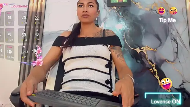 Snapshot of khiara_moretti chatting on 04/24/26, 11:23 khiara moretti online show from 04/24/26, 11:23