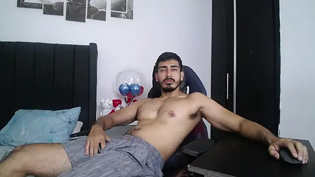 Snapshot of muscle_ares chatting on 02/21/25, 02:06 muscle ares online show from 02/21/25, 02:06