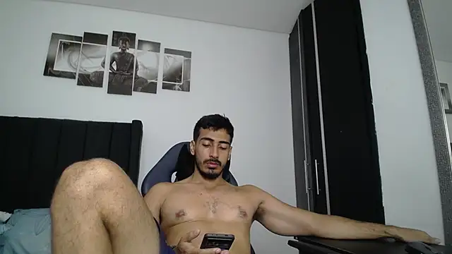 Snapshot of muscle_ares chatting on 03/15/25, 12:45 muscle ares online show from 03/15/25, 12:45