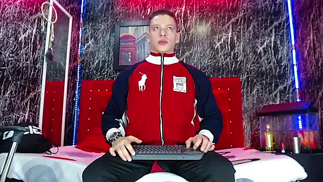 Snapshot of Baxter_Dex chatting on 12/29/24, 06:03 Baxter Dex online show from 12/29/24, 06:03