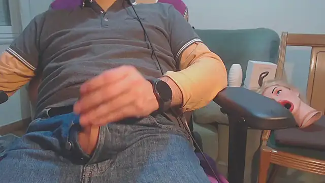 Snapshot of master4subslut chatting on 02/23/25, 05:34 master4subslut online show from 02/23/25, 05:34