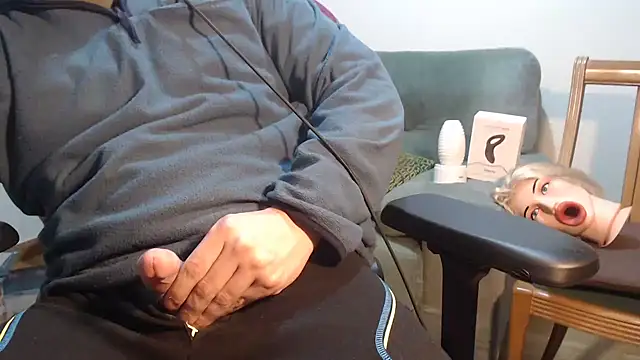 Snapshot of master4subslut chatting on 03/07/25, 12:37 master4subslut online show from 03/07/25, 12:37