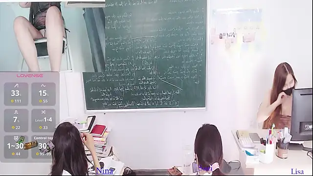 Snapshot of _Math_ chatting on 06/04/26, 03:07 Math online show from 06/04/26, 03:07