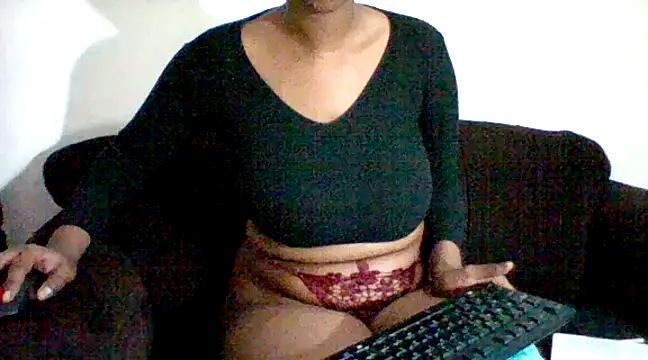 Snapshot of THUEBA17 chatting on 01/12/25, 01:11 THUEBA17 online show from 01/12/25, 01:11