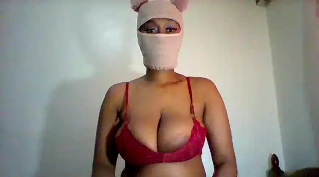 Snapshot of THUEBA17 chatting on 01/31/25, 09:27 THUEBA17 online show from 01/31/25, 09:27